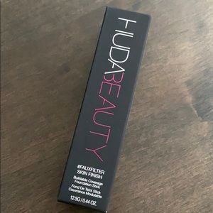 BNIB Huda Beauty Stick Foundation - Biscotti